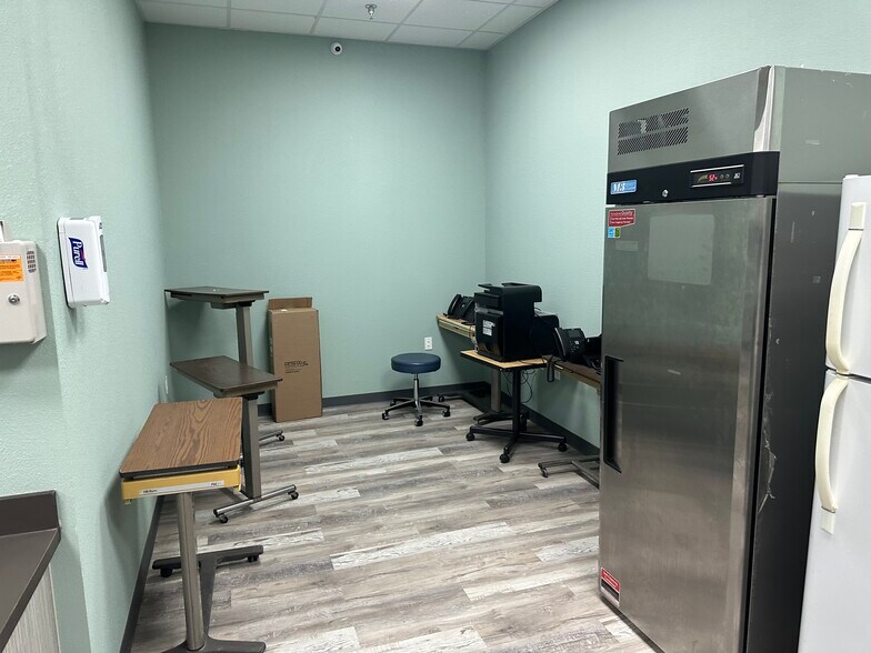 More Photos Of 1661 Eastchase Pkwy, Fort Worth Medical For Lease