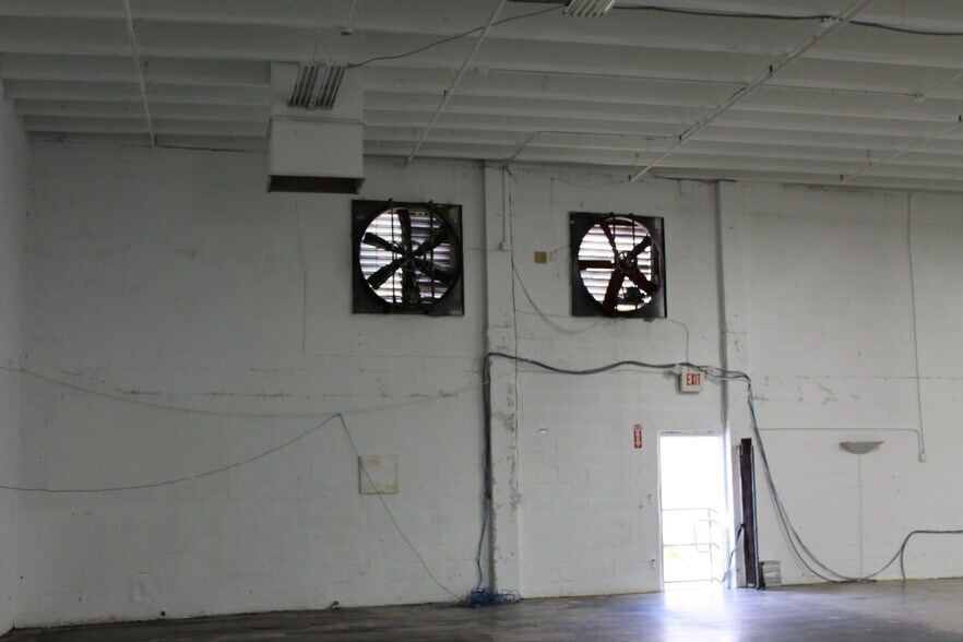 More Photos Of 1970 NW 70th Ave, Miami Warehouse For Lease