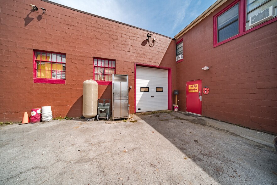 More Photos Of 406-408 Kirkpatrick St, Syracuse Freestanding For Sale