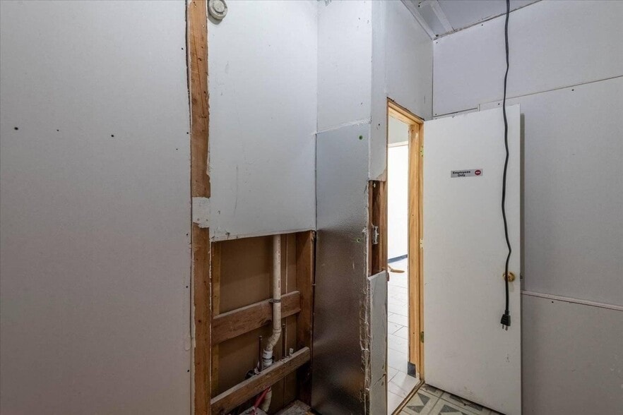 More Photos Of 312 E Cherokee Ave, Nowata Freestanding For Sale