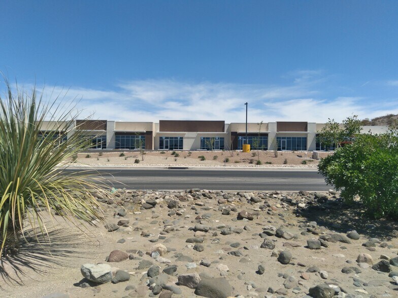 Primary Photo Of 4460 E Lohman Ave, Las Cruces General Retail For Lease