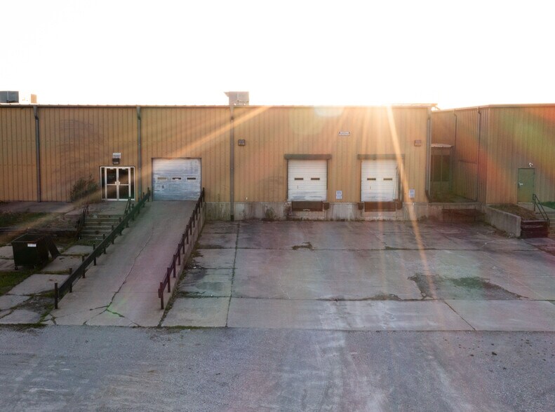 More Photos Of 803 SW Lorraine St, Leon Distribution For Sale