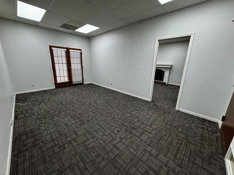 More Photos Of 6800 W 107th St, Overland Park Office For Sale