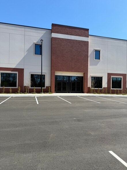 More Photos Of 245 Willow Brook Rd, Freehold Distribution For Lease