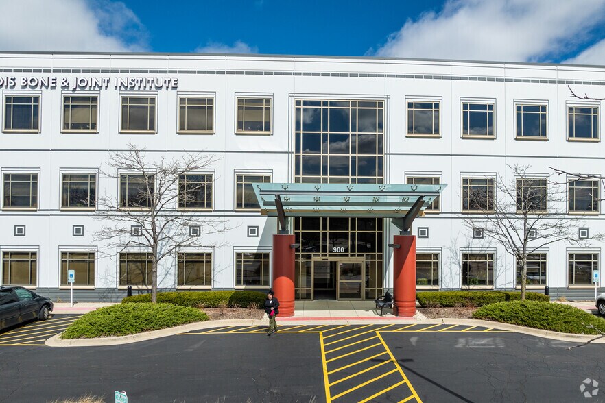 More Photos Of 900 Rand Rd, Des Plaines Medical For Lease