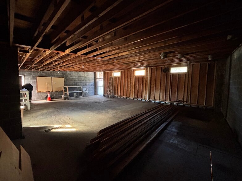 More Photos Of 82 Railroad St, Great Barrington Flex For Sale