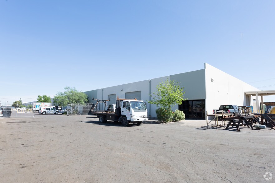 More Photos Of 447 W Watkins St, Phoenix Warehouse For Lease