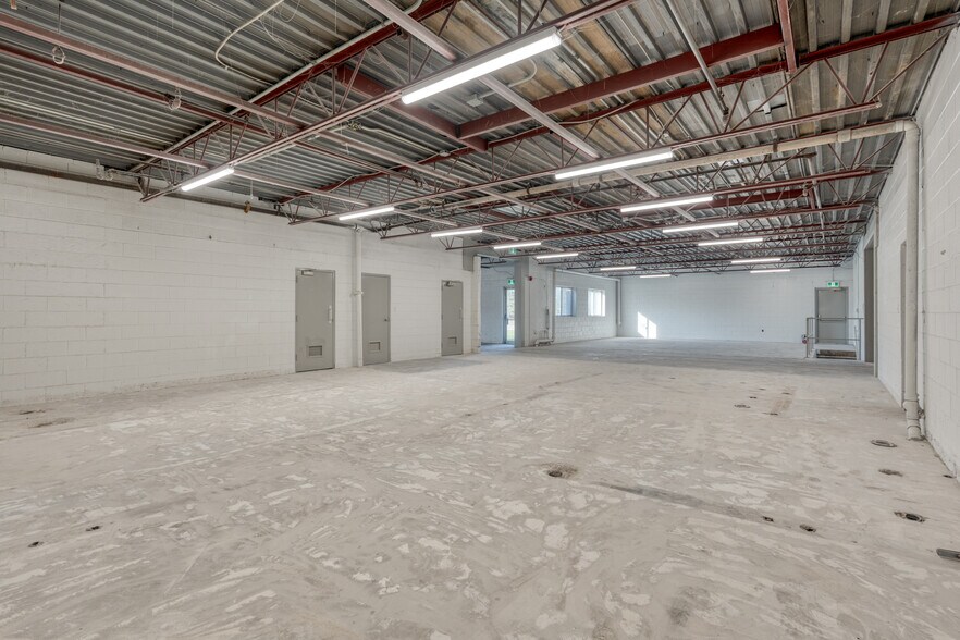 More Photos Of 6050 Don Murie St, Niagara Falls Warehouse For Lease