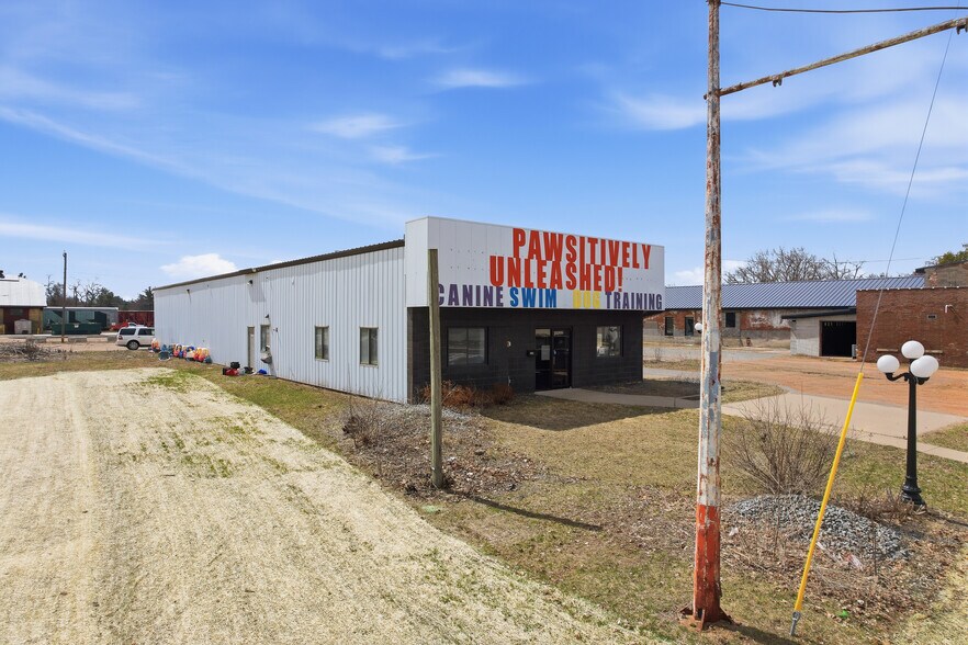 More Photos Of 2109 Madison St, Stevens Point Warehouse For Sale