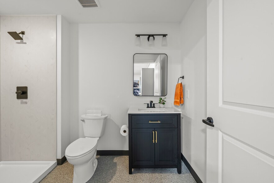 More Photos Of 4477 34th Ave, Cincinnati Self Storage For Sale