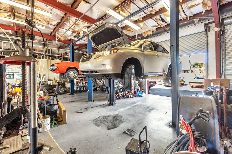 More Photos Of 6735 14th St, Bradenton Auto Repair For Sale