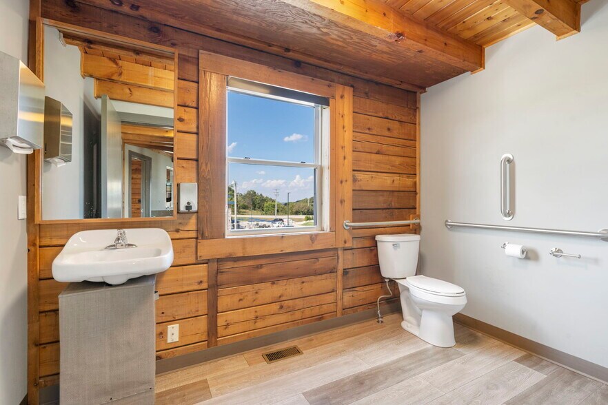 More Photos Of 771 E HWY 54, Camdenton Office For Sale