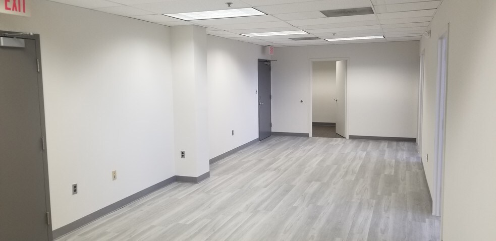 More Photos Of 803 W Broad St, Falls Church Office For Lease