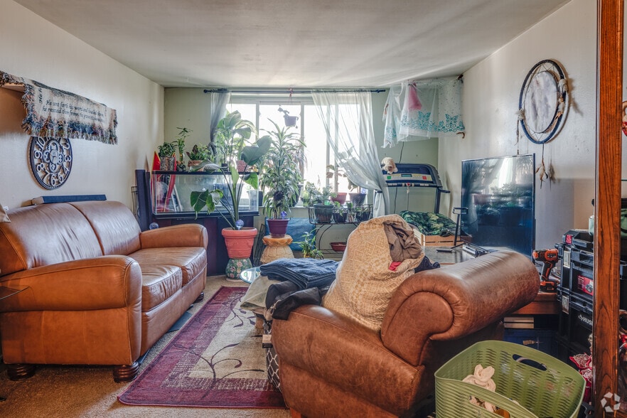 More Photos Of 152 Del Mar Cir, Aurora Apartments For Sale