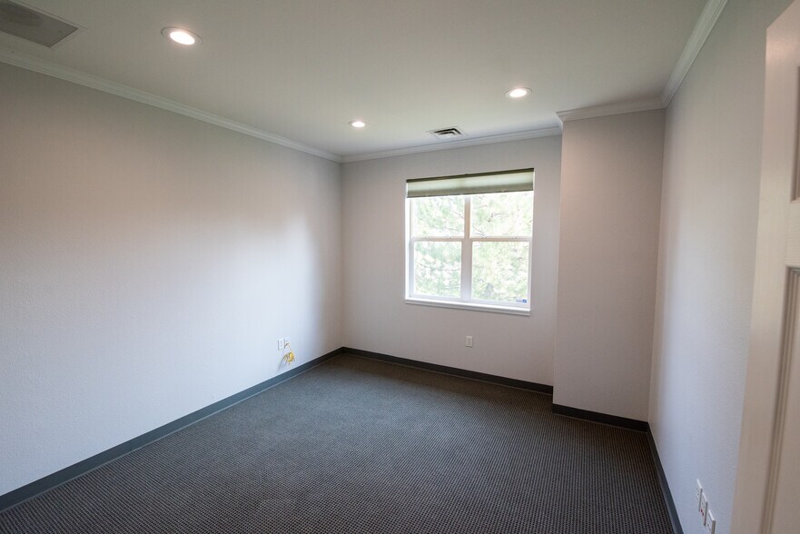 More Photos Of 68 Inverness Ln E, Englewood Loft Creative Space For Lease
