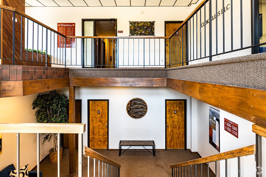 More Photos Of 136 E Walnut St, Independence Office For Lease