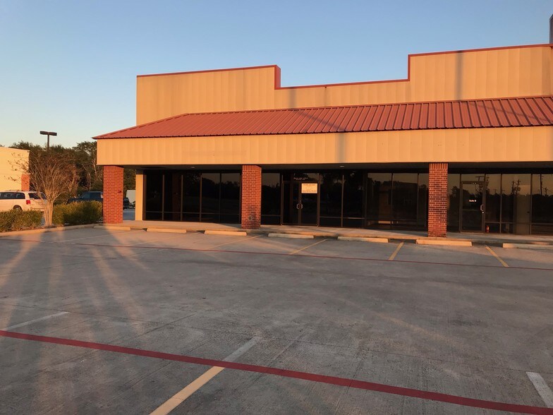 More Photos Of 4111 FM 1764 Rd, Santa Fe Storefront For Lease