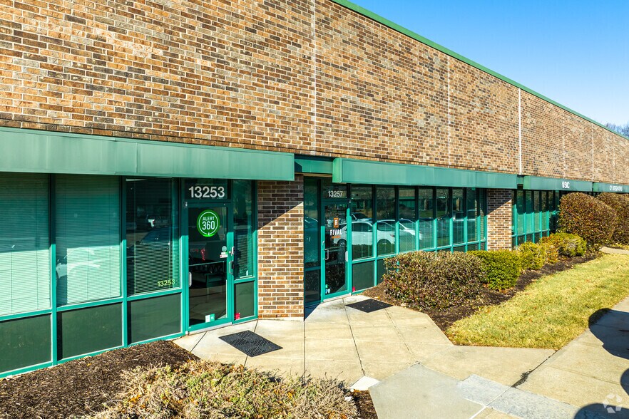 More Photos Of 13253-13269 W 98th St, Lenexa Light Manufacturing For Lease