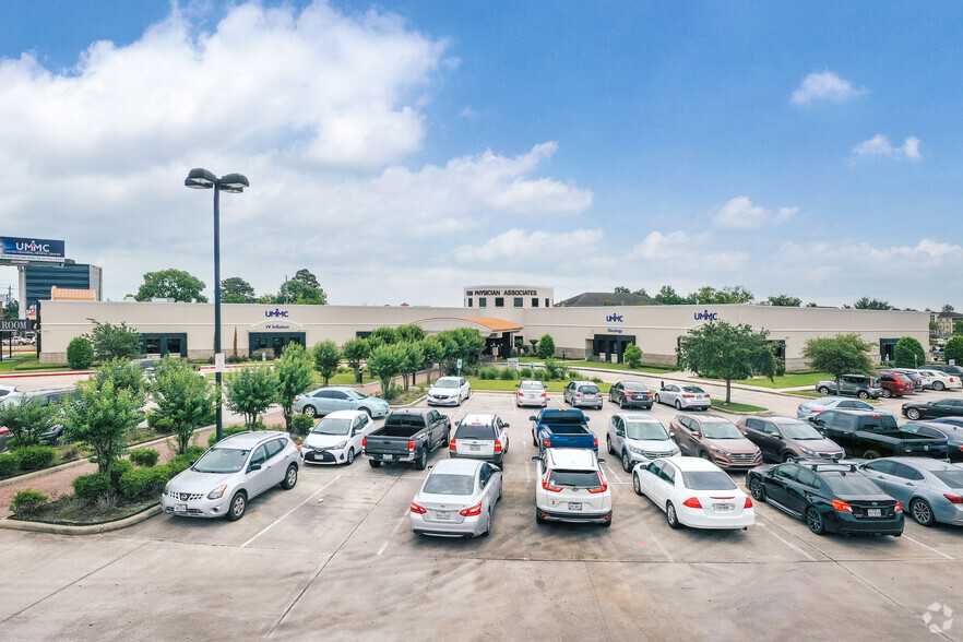 Primary Photo Of 837 Cypress Creek Pkwy, Houston Hospital For Lease