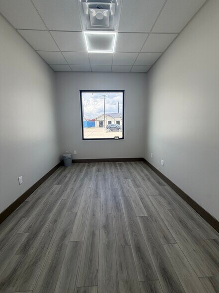 More Photos Of 1849 Forest Park Ln, Pearland Medical For Sale