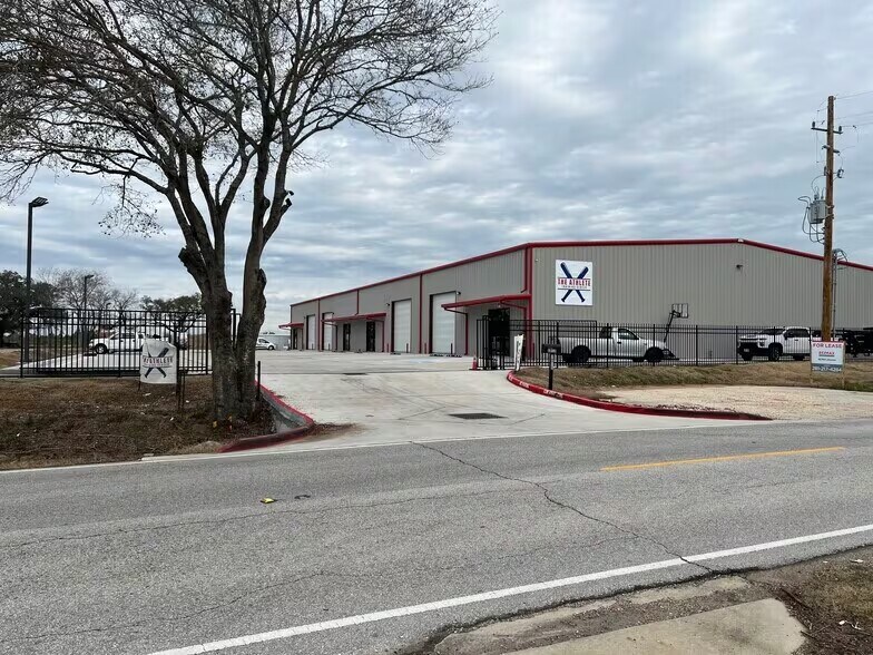 More Photos Of 16712 Grant, Cypress Light Manufacturing For Sale