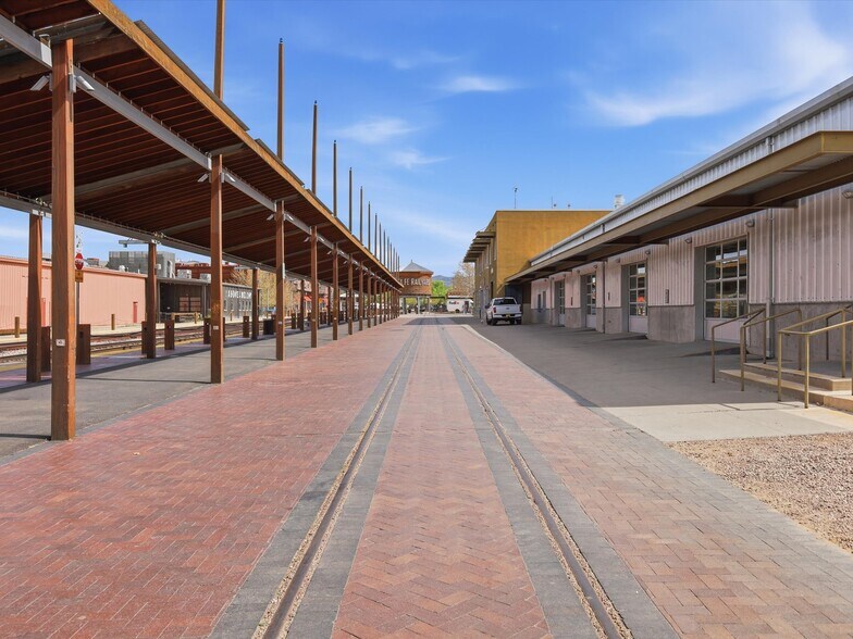 More Photos Of 1607 Paseo De Peralta, Santa Fe Freestanding For Lease