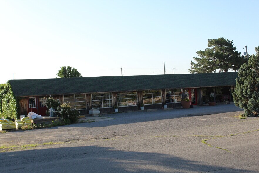 More Photos Of 2224 8th St, Woodward General Retail For Sale