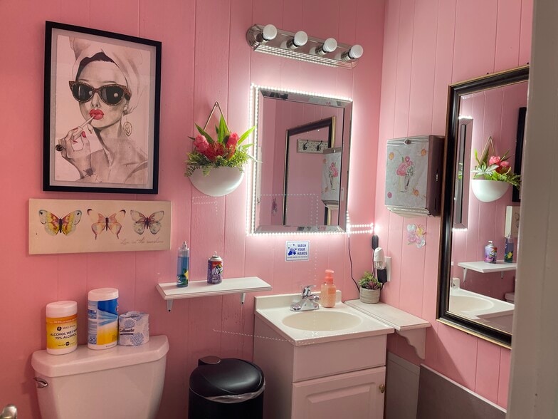 More Photos Of 811 Lakeview St, Kannapolis Freestanding For Sale