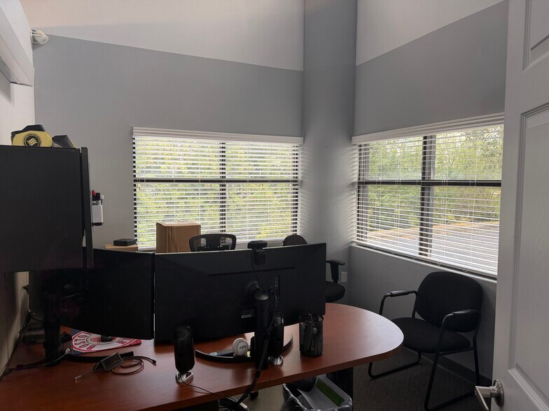 More Photos Of 12120 Metro Pky, Fort Myers Warehouse For Sale