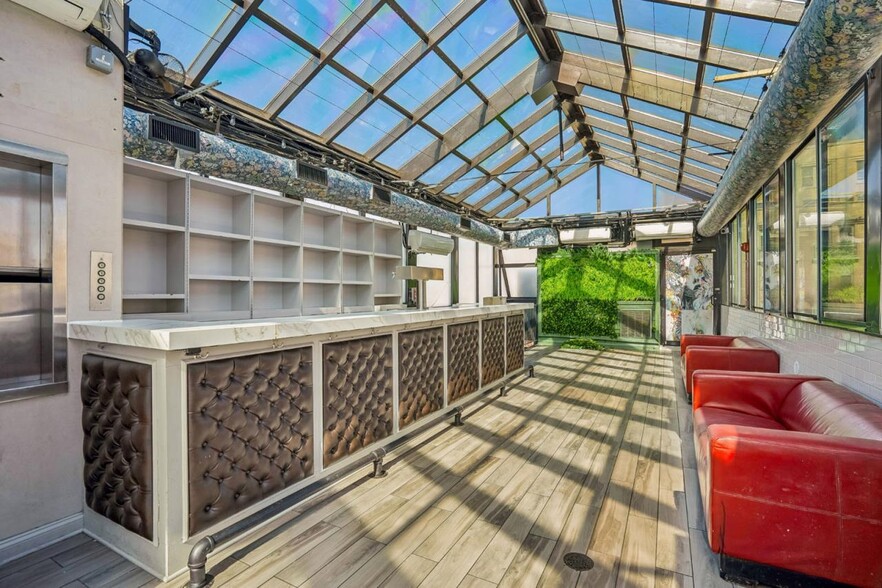 More Photos Of 1336 U St NW, Washington Bar For Sale