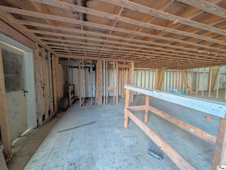 More Photos Of 830 Carter St, Winnsboro Industrial For Sale