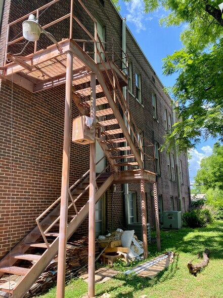 More Photos Of 212 N College Ave, Clarksville Religious Facility For Sale