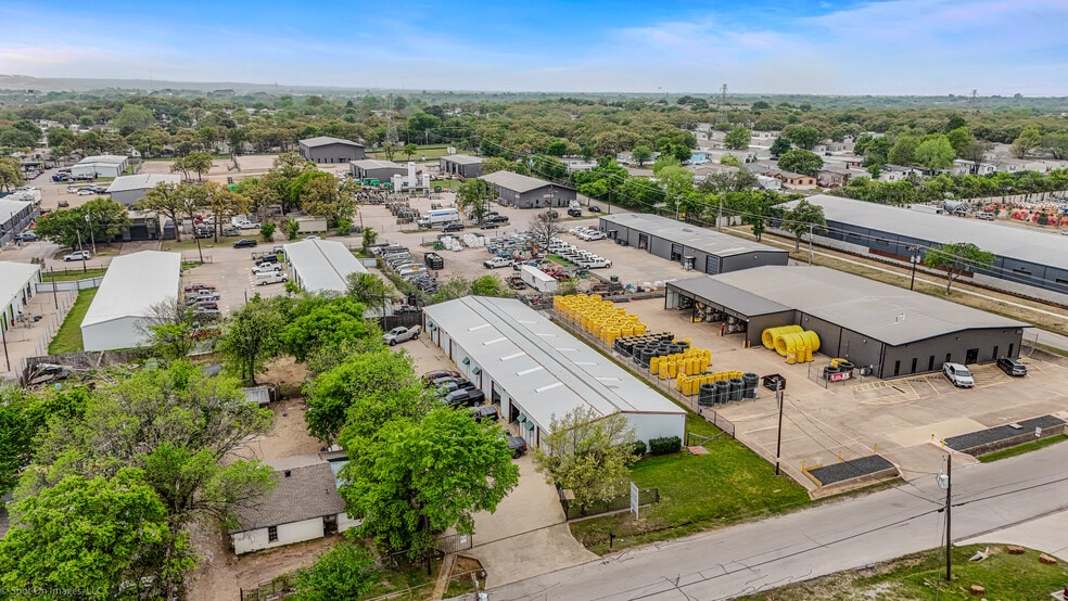 More Photos Of 5012 Kaltenbrun Rd, Fort Worth Warehouse For Lease