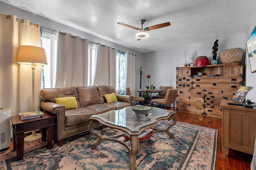 More Photos Of 530-536 S Pineapple Ave, Sarasota Storefront Retail Residential For Sale