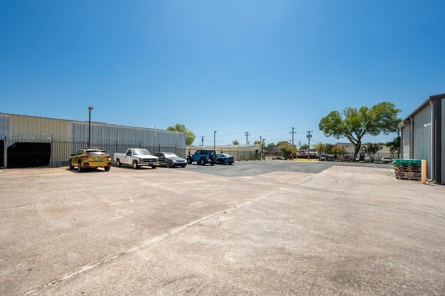 More Photos Of 2655 Myrtle Springs Ave, Dallas Light Manufacturing For Sale