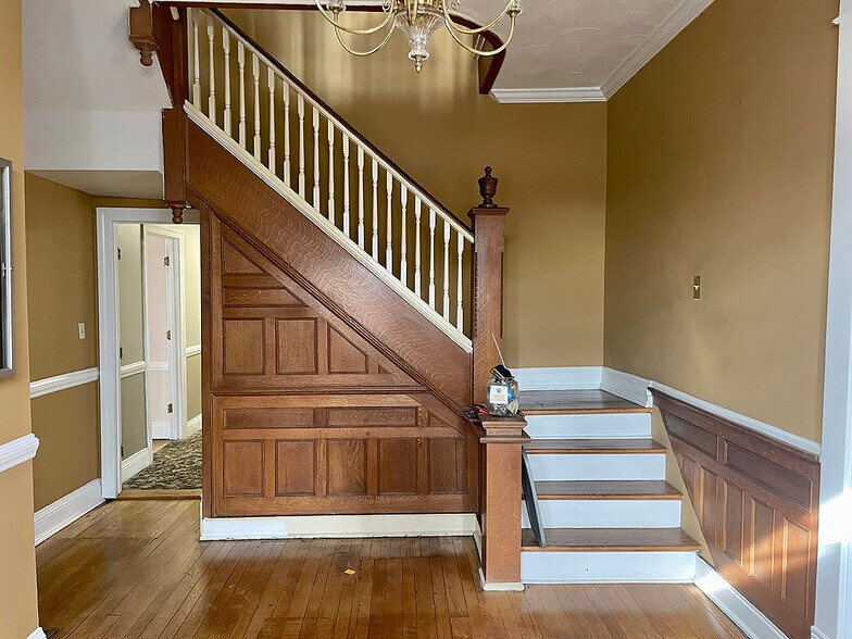 100 W Unaka Ave, Johnson City, TN 37604 Office For Sale