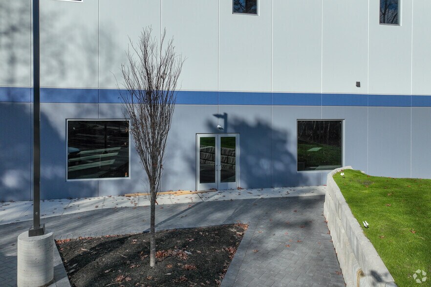 More Photos Of 53 Ramsey Rd, Shirley Warehouse For Lease