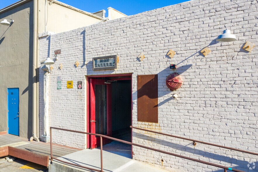 More Photos Of 560 E Commercial St, Pomona Manufacturing For Lease
