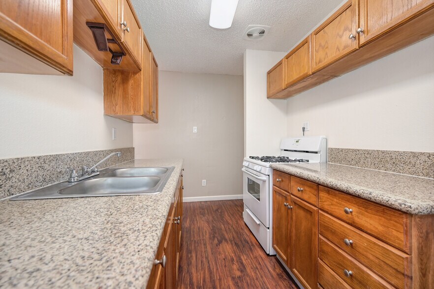 More Photos Of 10501 Croetto Way, Rancho Cordova Apartments For Sale