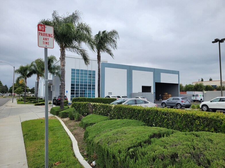 More Photos Of 901 E Cedar St, Ontario Warehouse For Lease