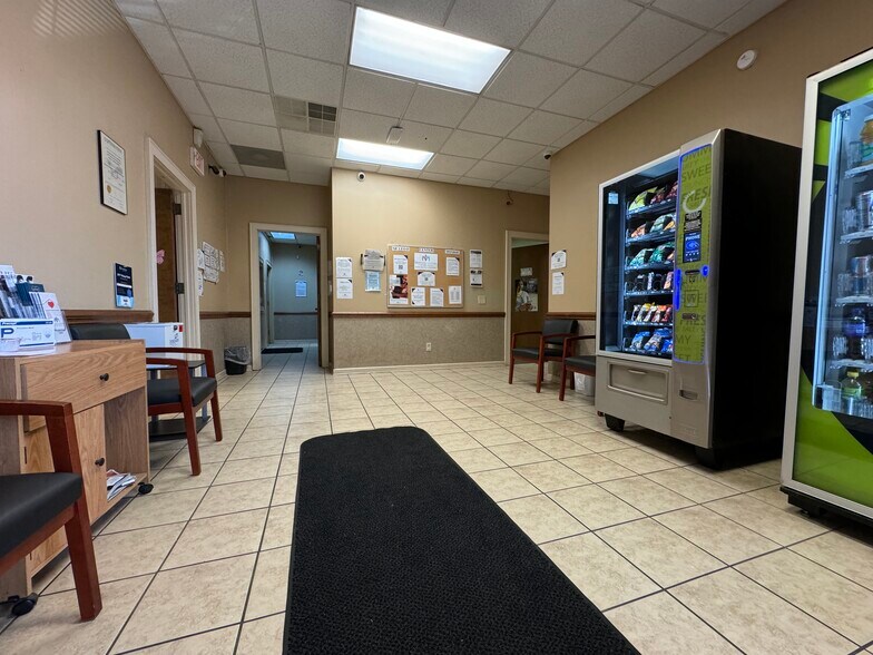 More Photos Of 2208 W Roosevelt Blvd, Monroe Office For Lease