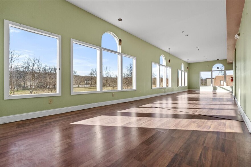 More Photos Of 1903 Grand Central Ave, Vienna General Retail For Sale