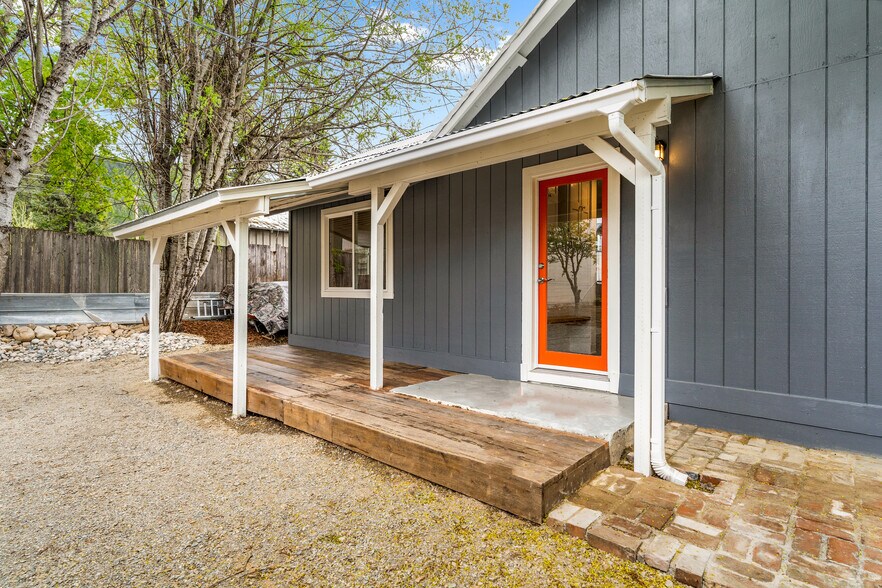 More Photos Of 218 5th Ave, Metaline Falls Storefront Retail Residential For Sale
