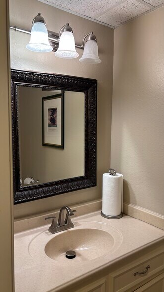 More Photos Of 14343 Torrey Chase Blvd, Houston Office For Sale