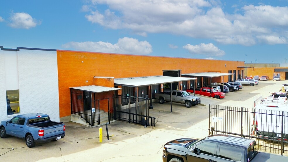 Primary Photo Of 11325 Gemini Ln, Dallas Warehouse For Sale