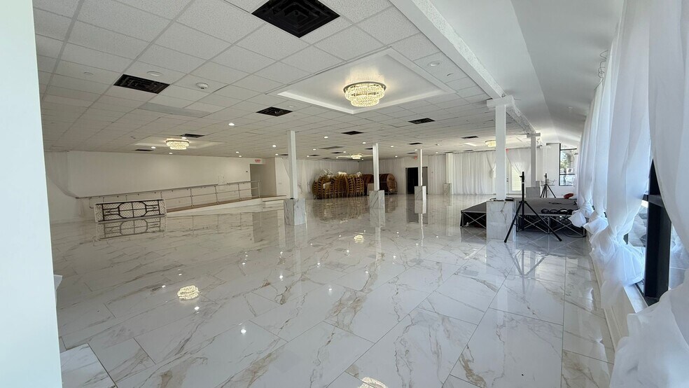More Photos Of 5051 66th St N, Saint Petersburg Office For Sale