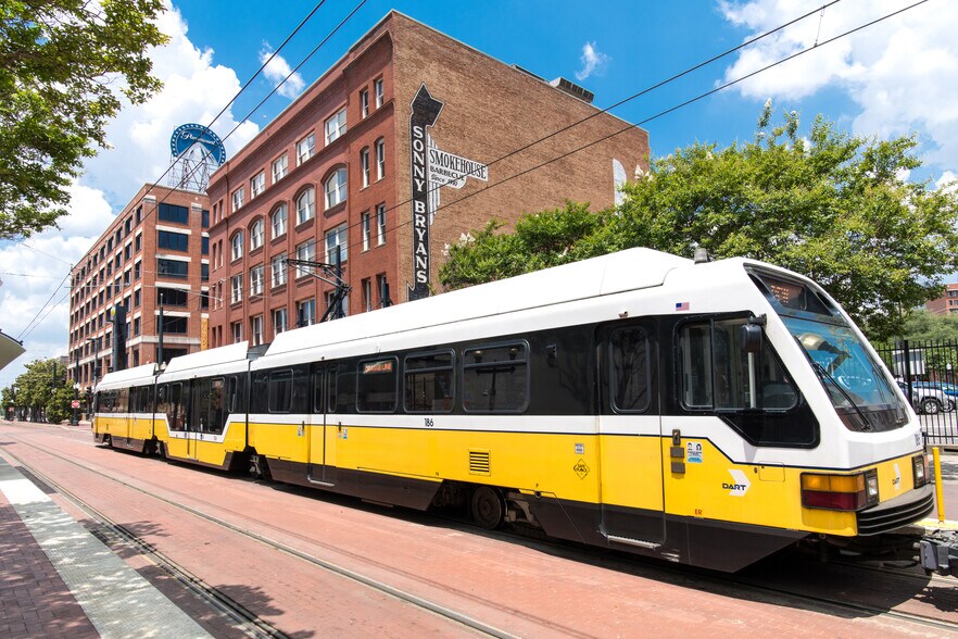 More Photos Of 302-306 N Market St, Dallas Loft Creative Space For Lease