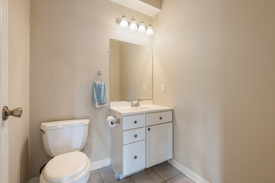 More Photos Of 5205 Hudson Bend Rd, Austin Light Manufacturing For Sale