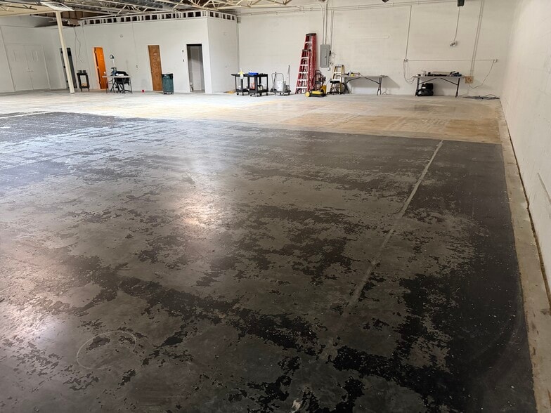 More Photos Of 11 Comstock Pky, Cranston Freestanding For Lease