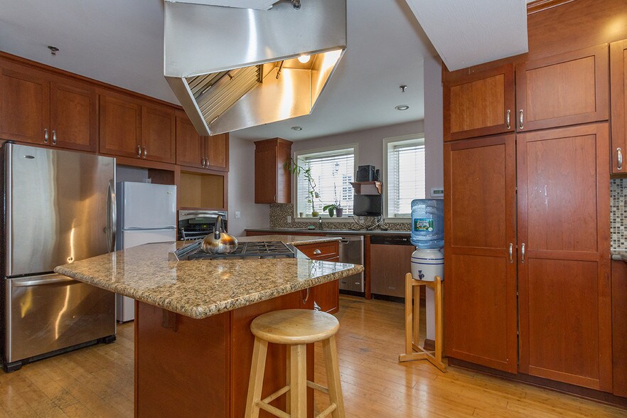 More Photos Of 72 Elm St, Camden Hospitality For Sale